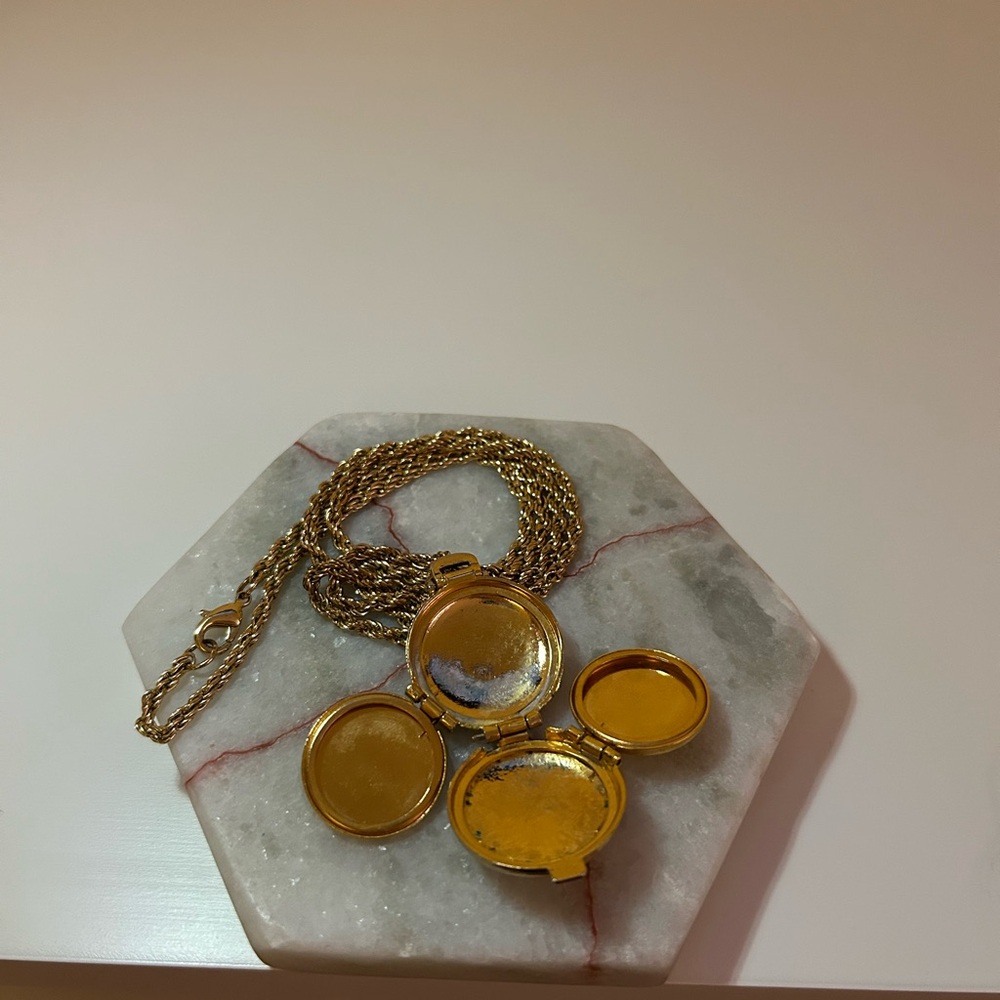 Elegant Gold Locket Necklace